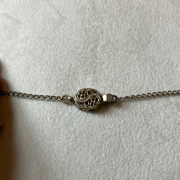 Vintage Elegant Gold and Pearl Leaf Necklace - Picture 2 of 3